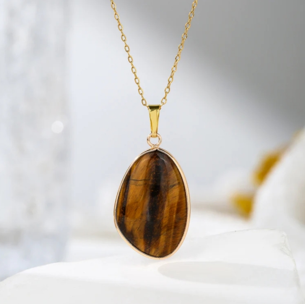 Tigers Eye Pendant Necklace 1.6"Hx .8"W 17.3" O-Chain With A 2" Extender NWOT